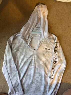 Women’s Huk White Gray Camo Hooded Performance Pullover